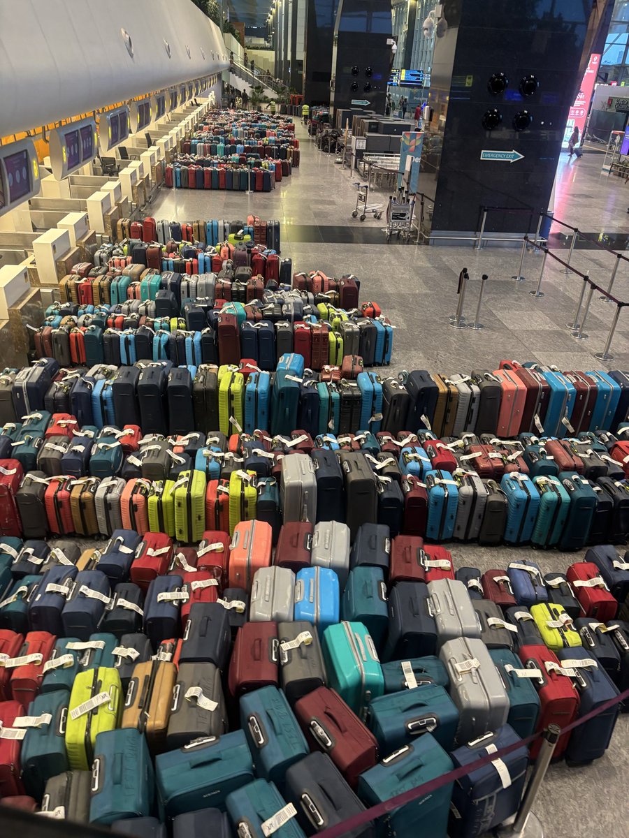 miss_apt's tweet photo. No but really, whats happening at Bangalore airport?

#bangaloreairport #bangalore https://t.co/NQNgIb7Pkg