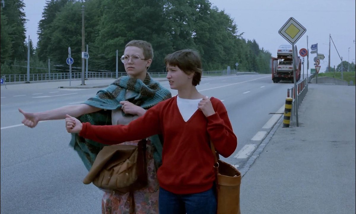 rssfdvbackup's tweet photo. Mᴇssɪᴅᴏʀ (1979) 🇫🇷🇨🇭
Dir. Alain Tanner
1080p | Legendado: 🇧🇷🇺🇸

Insatisfeitas com suas vidas e seus relacionamentos, duas jovens de origens muito diferentes fogem e começam uma jornada no interior. https://t.co/pU9c2bRxIE