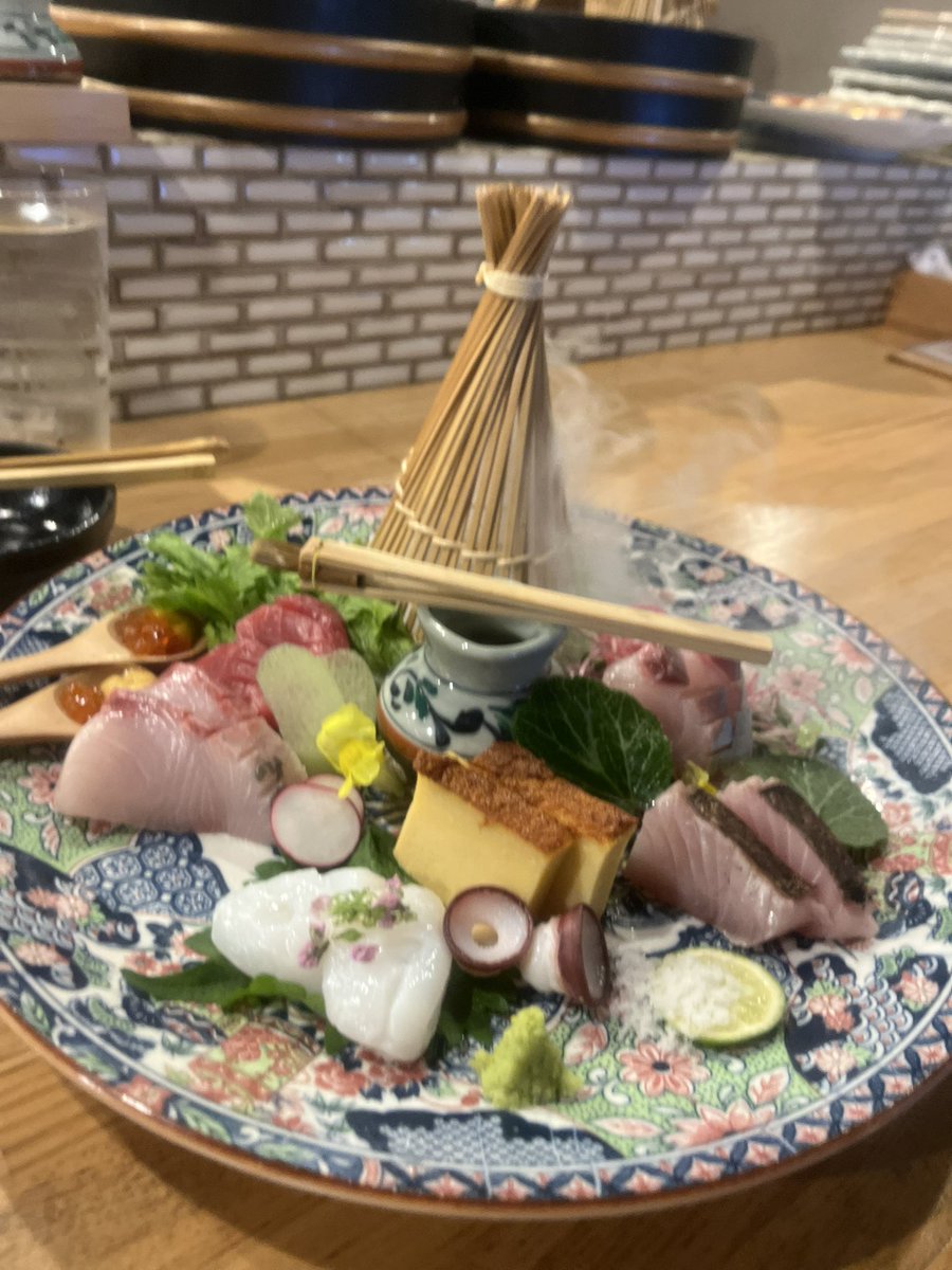 ZfaChm5kY817722's tweet photo. 昨晩は金沢の美味しいものを堪能しました♪このお店は2回目！
金沢に行きたくなってきた〜
#金沢炉端魚界人 https://t.co/94pr6SRS7Q