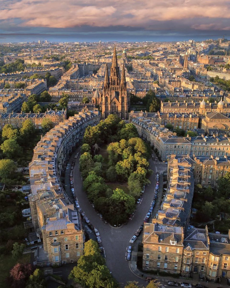 CityDiaries3's tweet photo. Edinburg, Scotland 🏴󠁧󠁢󠁳󠁣󠁴󠁿 https://t.co/aUCflBnOlP