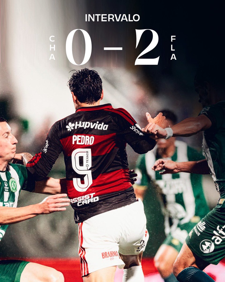 Flamengo's tweet photo. MENGÃO NA FRENTE NO PRIMEIRO TEMPO! Pedro e um
gol contra dão a vantagem ao Mengão na primeira etapa! #CHAxFLA #Intervalo https://t.co/ta4cwlpvnh