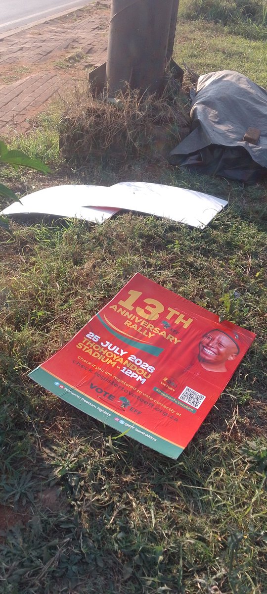 fulu_Nemukula's tweet photo. These thugs are now shivering. They are busy removing and destroying our poster from Sibasa all the way to Khoroni Hotel. 
#PoliticalIntolerance
#EFF13thAnniversaryRally https://t.co/1ssOdWVaYL