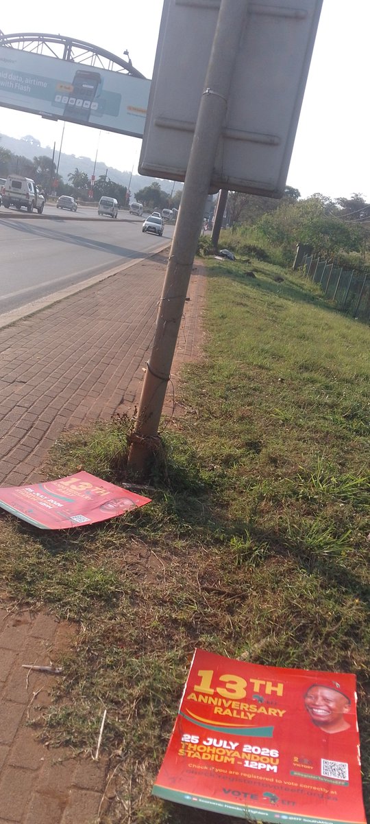 fulu_Nemukula's tweet photo. These thugs are now shivering. They are busy removing and destroying our poster from Sibasa all the way to Khoroni Hotel. 
#PoliticalIntolerance
#EFF13thAnniversaryRally https://t.co/1ssOdWVaYL