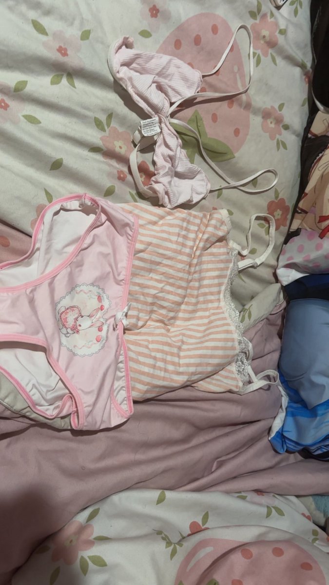 squishybabynia's tweet photo. bedtime outfit #lowlvl #agegap #ageplay https://t.co/VtfYU0gAVG