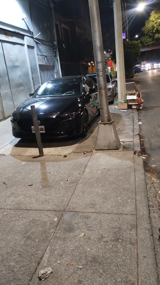 Lordfrad1's tweet photo. @Alcaldia_Coy @COFEPRIS favor de tomar cartas en el asunto con este negocio ubicado a un costado de mi domicilio en Viaducto Tlalpan 3311 Col. Sta Ursula Coapa. Arrojan cajas y rastros de sangre en banqueta ya que empacan carne y derivados generando mal olor y contaminación. https://t.co/vloyfgvZwR