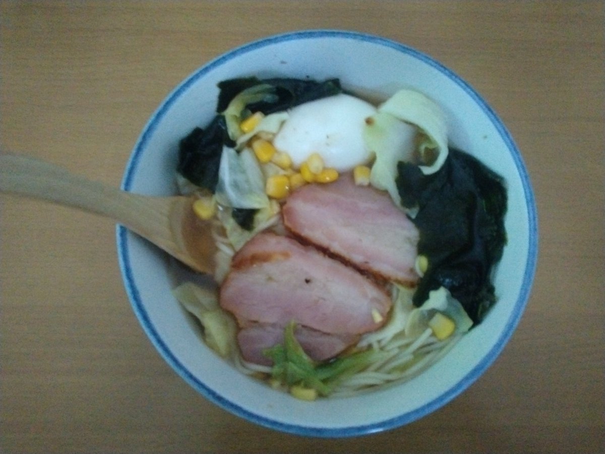 dorapee7's tweet photo. 先日の新潟訪問で買ったエビラーメン🍜
相変わらず見た目が良くないなぁ（笑）
#エビラーメン https://t.co/BbBkEC1mPD