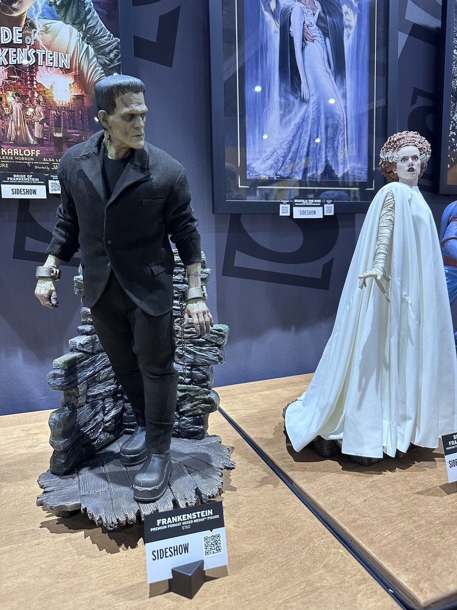 dveese's tweet photo. Universal Monsters statues at Sideshow booth SDCC https://t.co/ndy18UxQDi