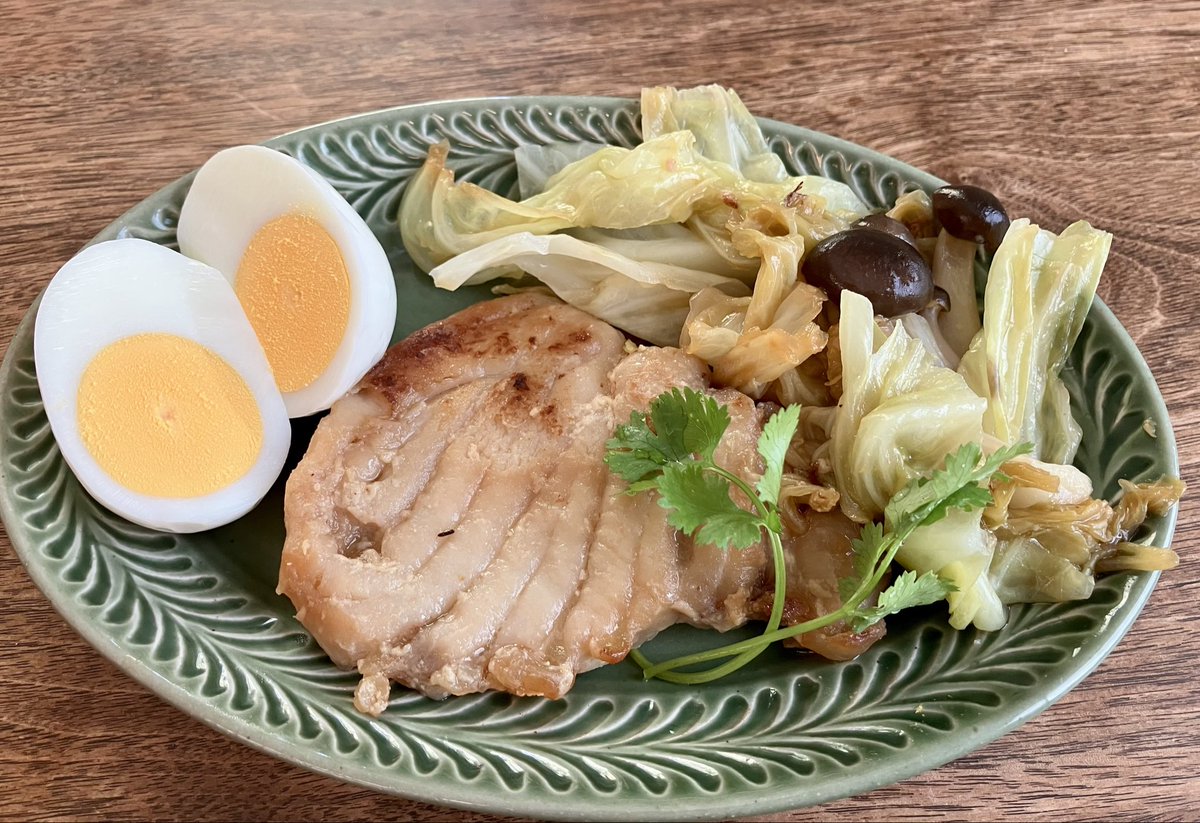 NsKITCHEN4's tweet photo. おはようございます。今日も暑い！バス利用でなんとか歩く距離を少なくして、出かけてきます。みなさまもお気をつけて！本日の置き弁当はメカジキの西京焼きです。#お弁当作り楽しもう部 #中学生弁当 https://t.co/4Zo27l4UWS