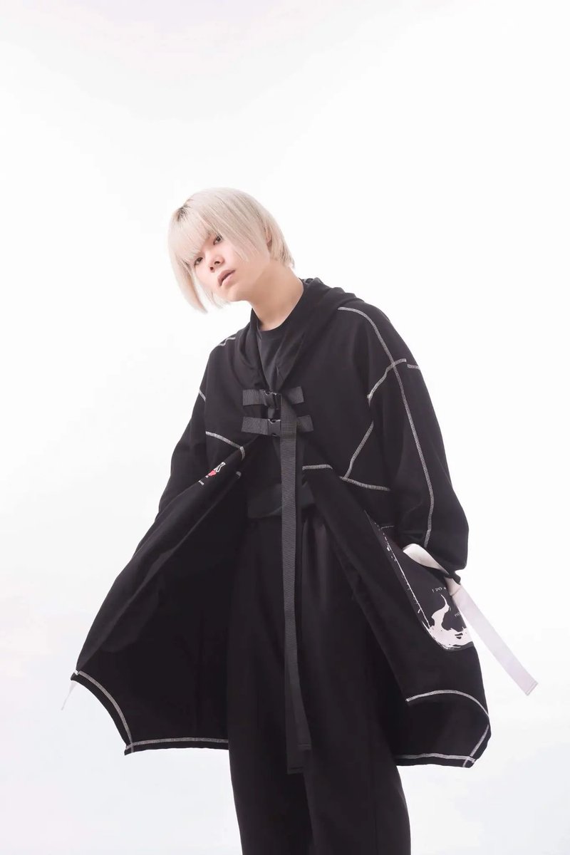 UTAITE_CREATE's tweet photo. ＼🎤 ウタクリ講師紹介コーナー vol.3 ／

うちのヨネタ先生、弾き語り動画が
140万回再生されたことがあります。

大手レコード会社の特別講義を受けて、専門学校時代は賞を総なめ。SNSでの発信経験も豊富な先生です。

…と、経歴だけ聞くと怖いんですが、本人のモットーは「楽しさ最優先・友達感覚」🎸

発声から作詞作曲、SNSへの投稿の仕方まで教えられる、ウタクリで一番守備範囲の広い先生です。