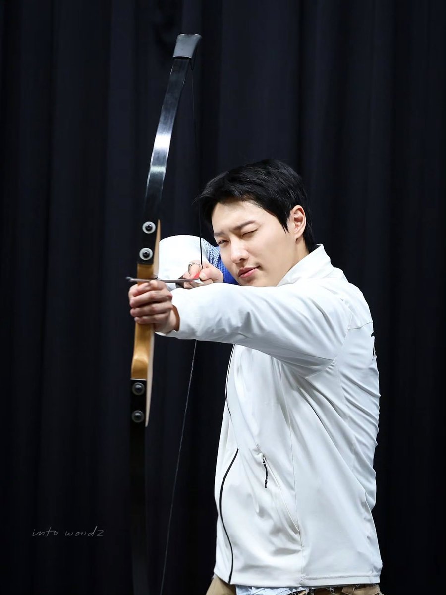 choddongmoodz's tweet photo. 조승연은 극 중 백발백중의 활 솜씨를 지닌 궁수 ‘첫놈’을 연기한다.
첫놈은 고향에 남겨진 가족의 생계를 위해 목숨을 건 대마도 토벌대에 합류하는 인물로, 가족과 동료를 지키려는 강한 책임감과 신념을 바탕으로 극의 감정선을 이끌 예정이다.

궁수 첫놈 미리보기 https://t.co/syXTVWICEd