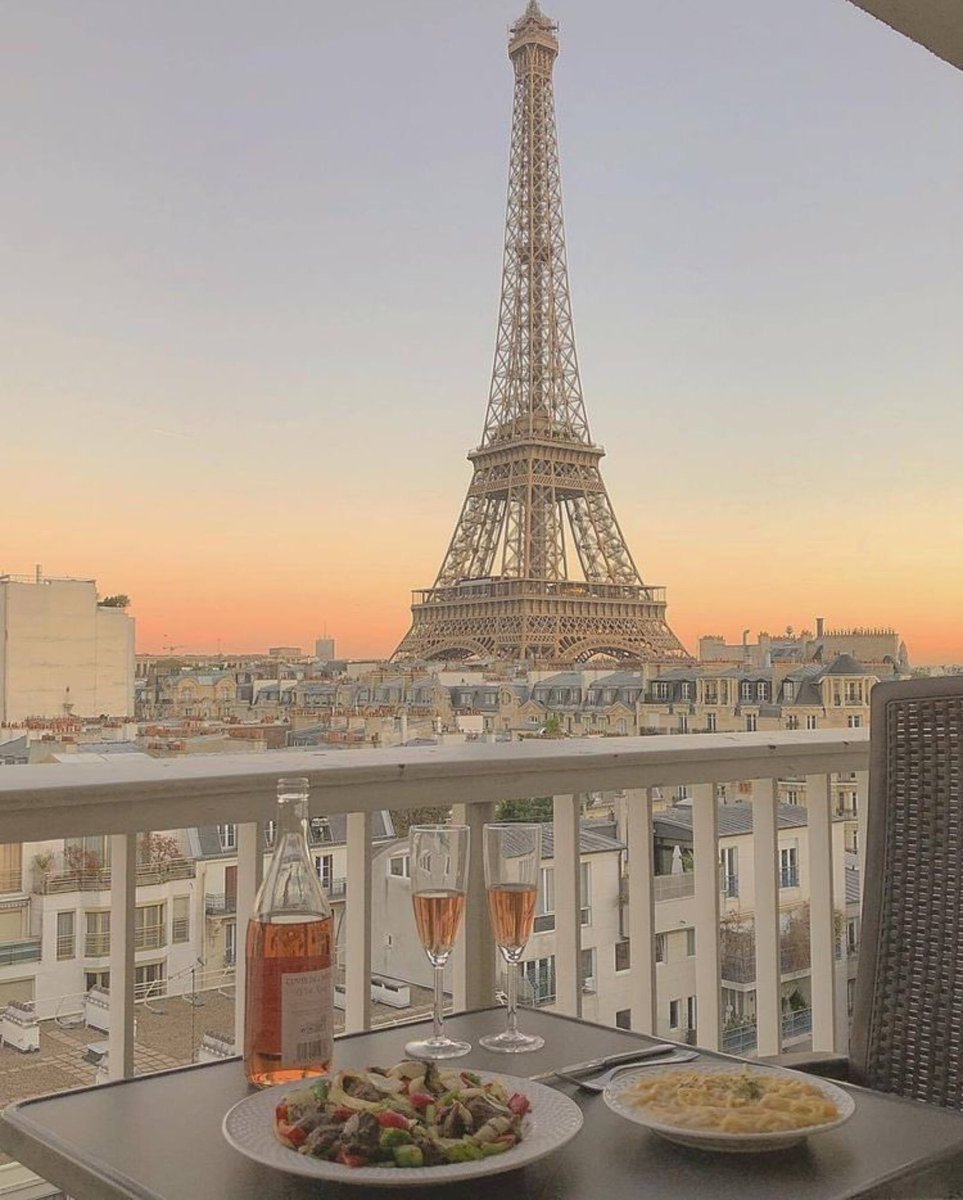 aestheticspost_'s tweet photo. Paris, France. https://t.co/ToJwpoTV17