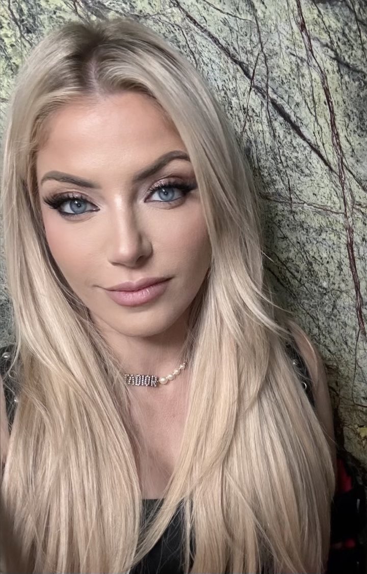 ScorchedBliss's tweet photo. Alexa Bliss via her IG Story! 🤍 https://t.co/n86NUAOqTX