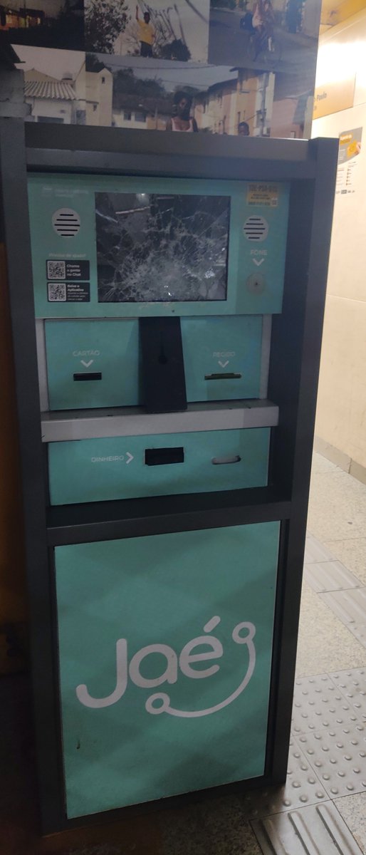 RCristianoSCorr's tweet photo. ATENÇÃO!!!!! ESTAÇÃO PARQUE SÃO PAULO, MAQUINA JAÉ NESTE ESTADO DESTRUÍDO POR ALGUM HUMANÓIDE!!! COMPLICADO!!! @Prefeitura_Rio @BRTMobiRio @vaidejaeoficial #maissegurança
#educaçao #brasil #brt #paciencia #riodejaneiro https://t.co/MB7WaYhh70