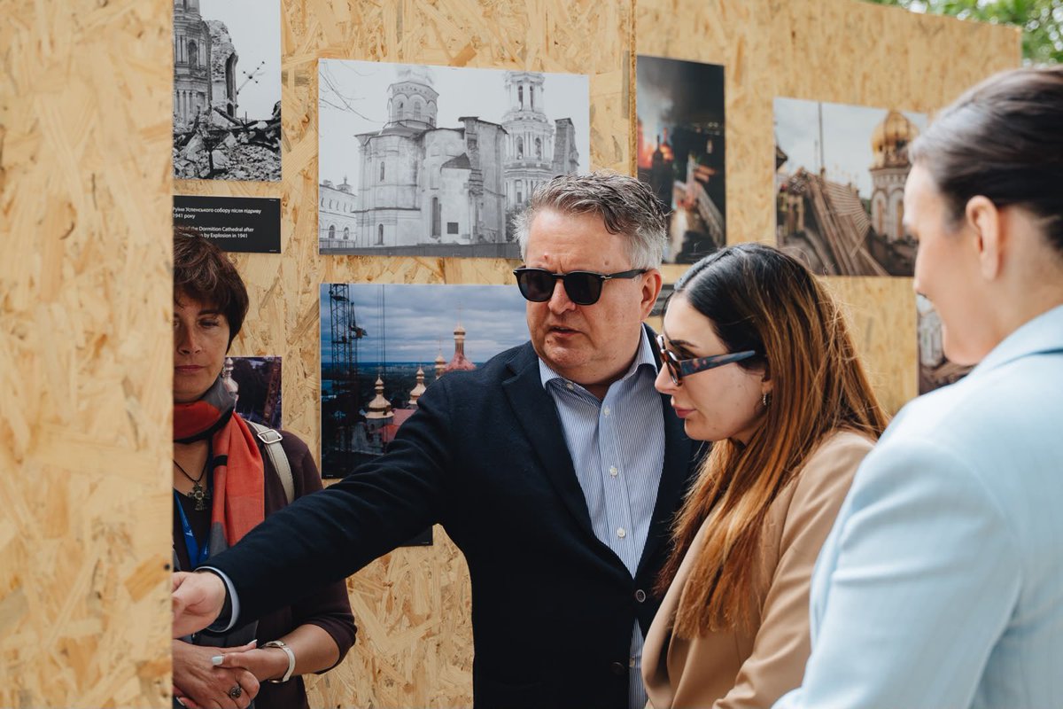 SergiyKyslytsya's tweet photo. It was interesting to sit down and talk to @LauraLoomer and then to go to Kyiv-Pechersk Lavra on Wednesday. Seeing for the first time and for me yet another time how putin droned a heart of Christianity ✝️ is a very powerful and moving experience. Thank you @LauraLoomer for taking initiative and traveling to Ukraine now.