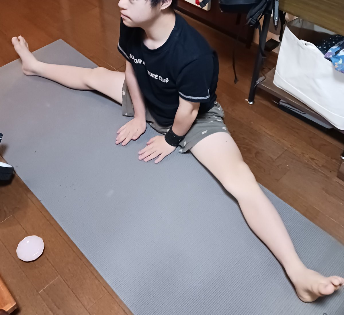 icospangle's tweet photo. 息子。相変わらず完璧な開脚である…… https://t.co/xgUBsfEJyX