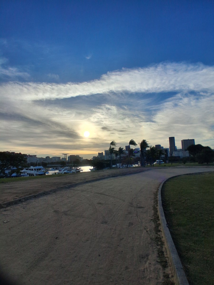 caleeep_'s tweet photo. luz do dia https://t.co/9uFVJbo89J