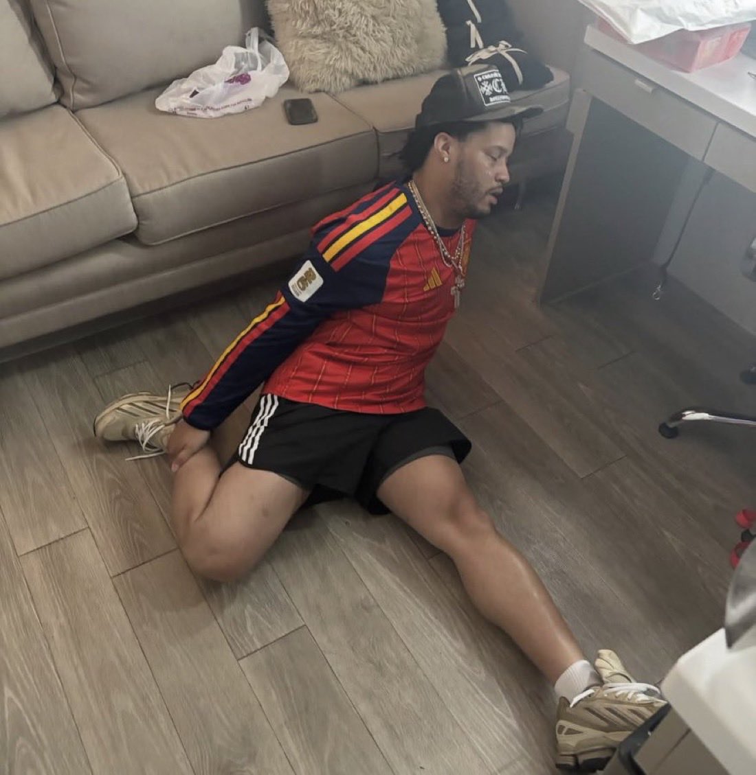 lifemocksart's tweet photo. me otw to get my ho back https://t.co/B0MiaJr7eu