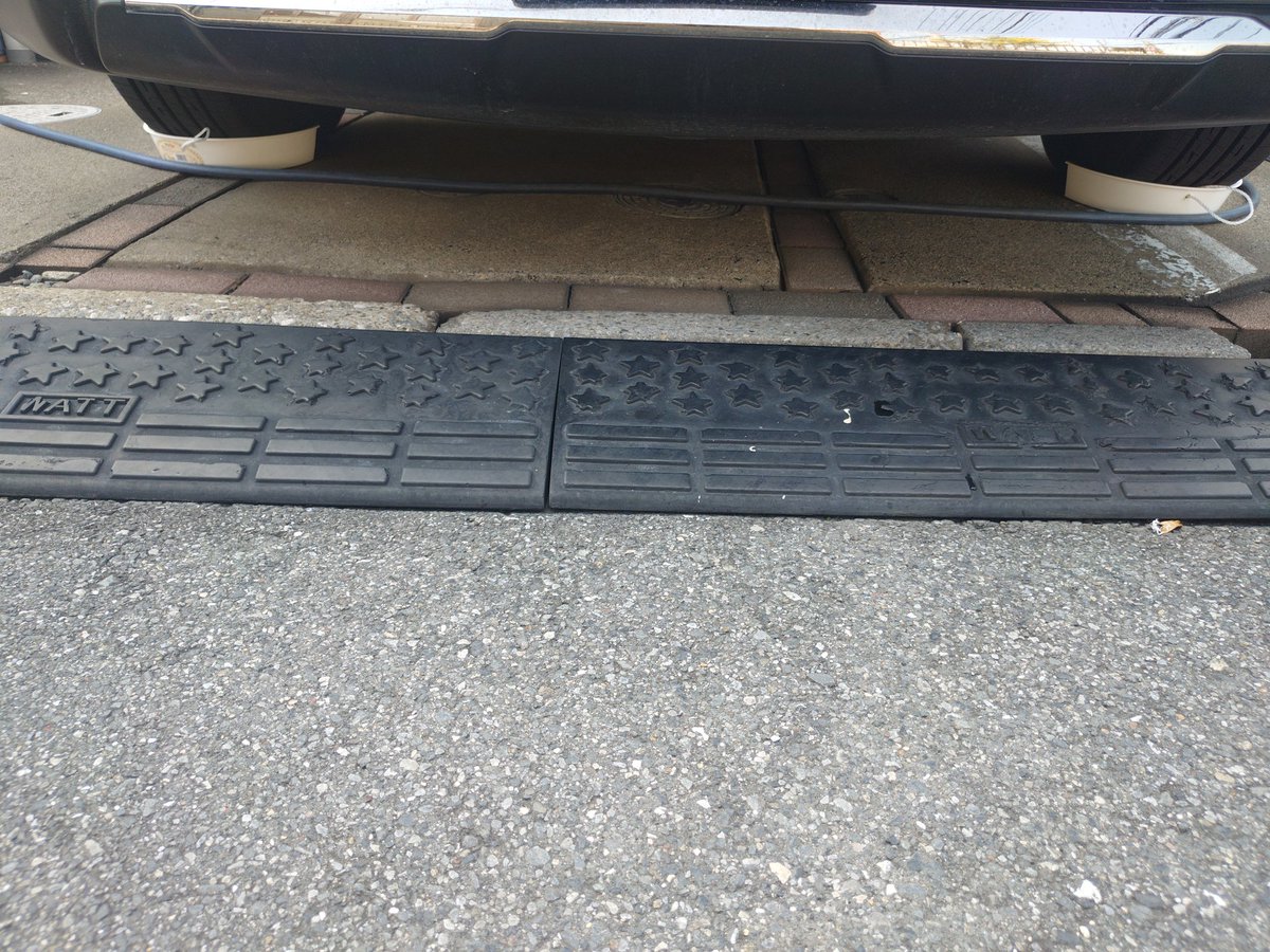 lnqSW40F2fMsWM8's tweet photo. 海山を愛す洗車民に朗報‼️
あの「イラッ💢」とする洗車アルアルをコレで解消アイテム第一弾💕

構想10分 制作15分 総費用220円
コレで作業効率200%⤴️(当社比)

#この時期は熱中症に注意してね https://t.co/zb3IJif5eg