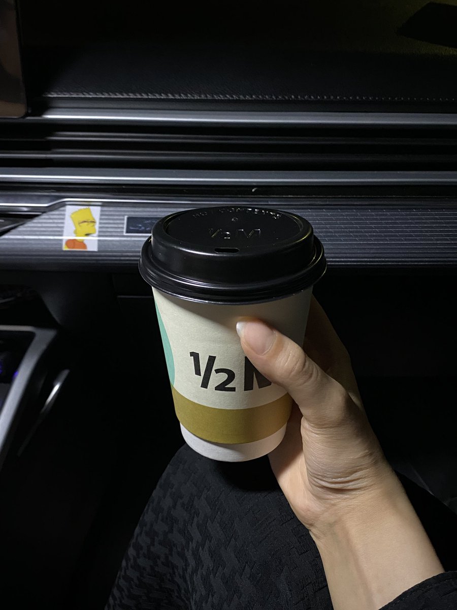 Isavryn's tweet photo. ☕️🌙 https://t.co/cIJZRvDAzf