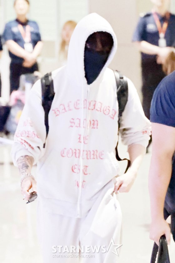 sportalkorea's tweet photo. 🌟260723 BTS 정국
📸 Photographed by 스타뉴스
#방탄소년단진 #BTS
#JUNGKOOK #정국 #ジョングク
#입국 #인천국제공항 #공항패션 https://t.co/bGK9Mq3t98