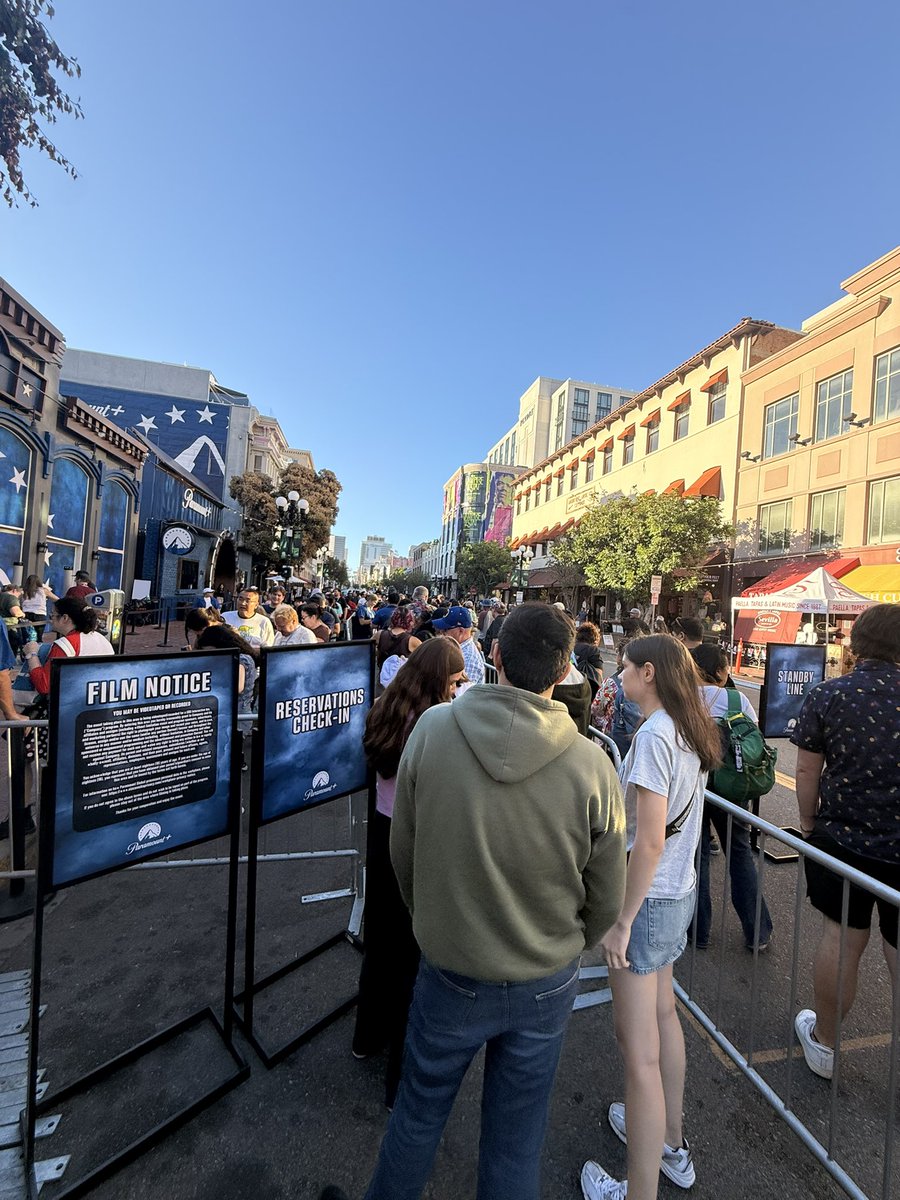 fernan_doe's tweet photo. @SDCCLineUpdates It’s standby. I just got to the end of the reservation line, standby is next to us and continues down that way https://t.co/M5sDnpwtGl
