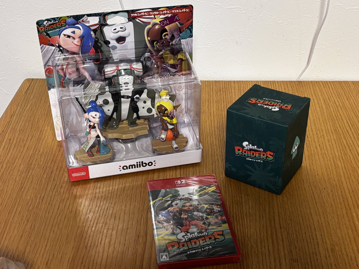 honoene's tweet photo. スプラトゥーンレイダース発売おめでとう！！私は今回パッケージ版で購入。長くやりそうならDL版買う。
今作とは関係ないけど主人の要望で羊毛で作ったバレルスピナーも見て欲しい。今作のブキは360℃どの角度でも見られるみたいだから作りがいがありそう！
 #スプラトゥーンレイダース https://t.co/7AczD4MK7f