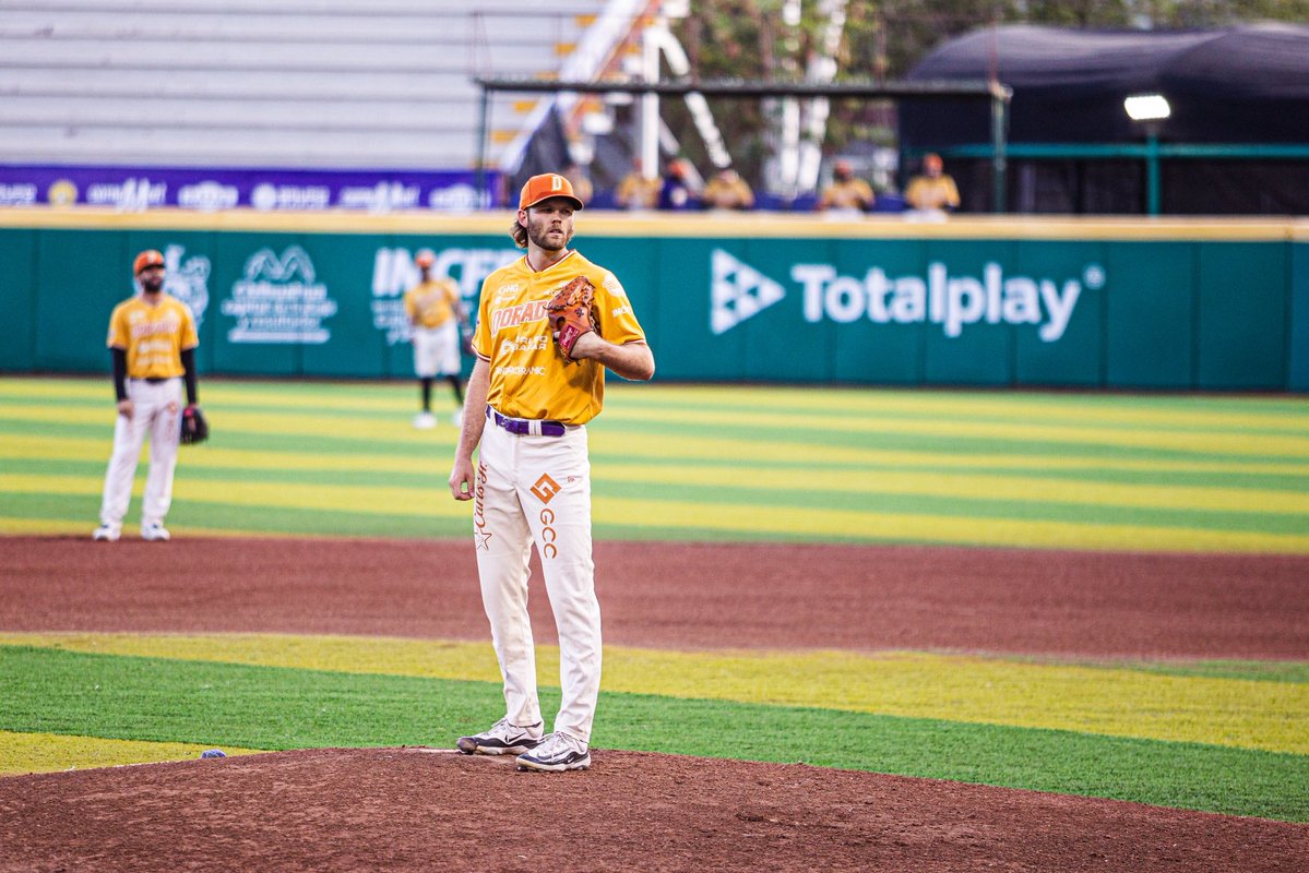 jardinizquierdo's tweet photo. #LMB ⚾️ #Playball

¡Se canta el Playball !🔥

Los Dorados de Chihuahua reciben a Caliente de Durango para el arranque de la serie, en un duelo donde ambos buscarán imponer condiciones desde la primera entrada.

¡Que ruede la pelota! ⚾️

@doradoschihLMB 
@calienteddgo 

📸@doradoschihLMB 

#LMB #Playball #Dorados #CalienteDeDurango #Beisbol #BeisbolMexicano