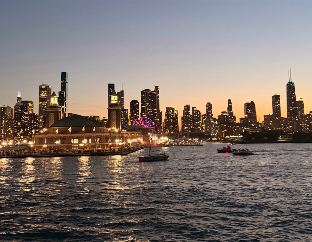 hannahcmontoya's tweet photo. chicago you are so sexy https://t.co/9itAKDpe5K