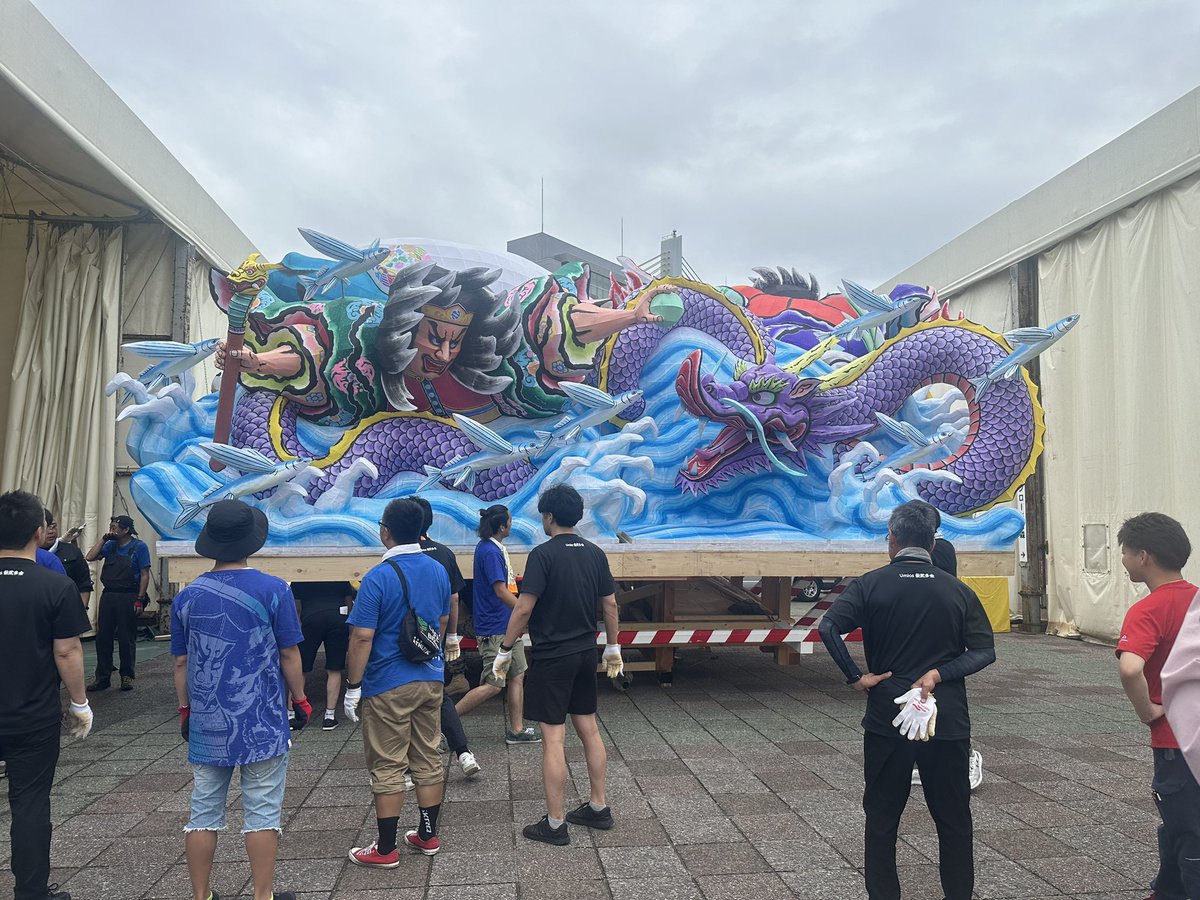 Aoyoshimaru8523's tweet photo. 午前中2台のねぶた台上げ完了🤩
推しである東北電力さんのねぶたも
無事にやっと上がりました😍

午後も残り2台台上げ❗️

1、Umios侫武多会（昨年までマルハニチロ）
「風神雷神〜瑞祥の息吹〜」
制作者＝手塚茂樹

2、東北電力ねぶた愛好会
「星の杜　妙見尊星王　伊達の三日月」
制作者＝立田龍宝 https://t.co/mn1UAih9l1