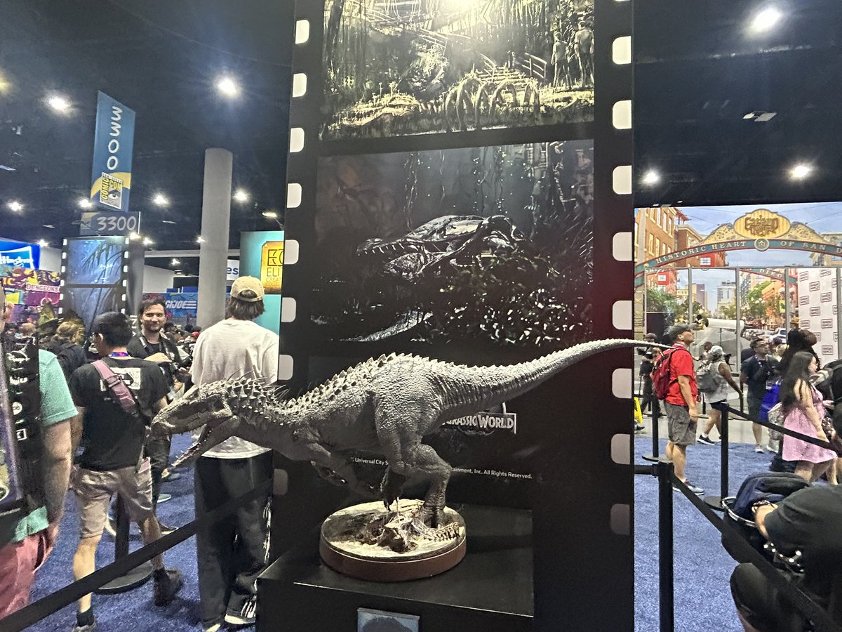 Sickle_Claw's tweet photo. Elite creature collectibles booth continues to be top notch with amazing Jurassic high end collectibles on the comic con show floor! https://t.co/dRjEgWppan