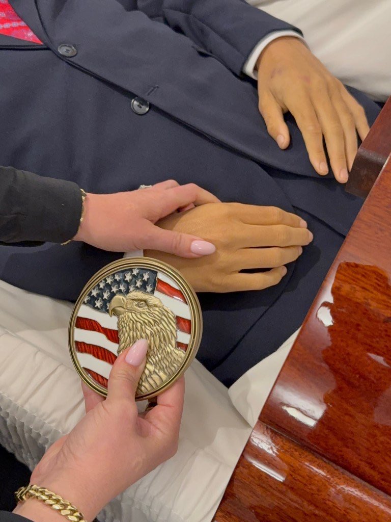 senex_official's tweet photo. This is the exact moment that those with even an ounce of discernment knew there was something off about Erika Kirk. https://t.co/3BPjVxtmXy