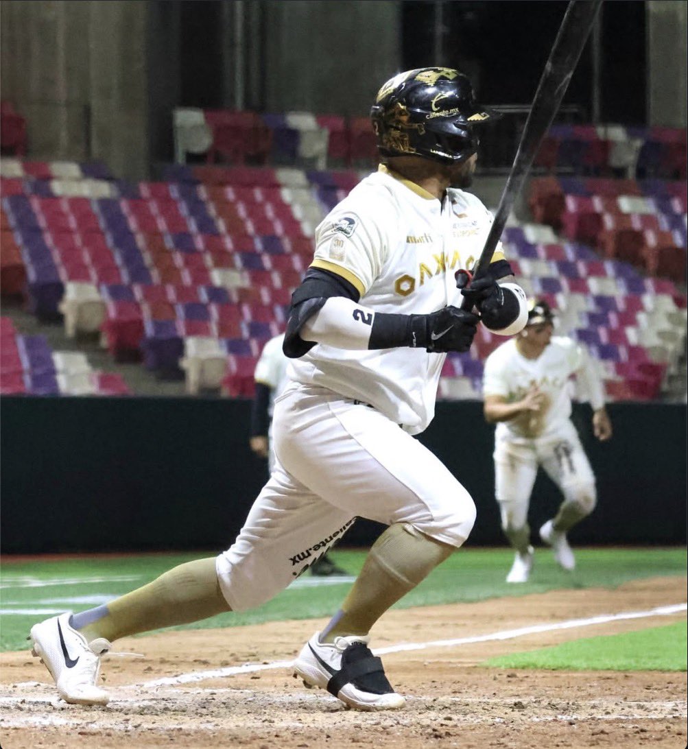 jardinizquierdo's tweet photo. #LMB ⚾️
Por: Sergio Montes 
🎙️: 3 Completas entre @GuerrerosOax y @tigresqroficial Tigres le va ganado a Oaxaca por pizarra de 6-0 
#Juego2 
📸@GuerrerosOax 
@LMBBanorte https://t.co/c7S3hBmoTd