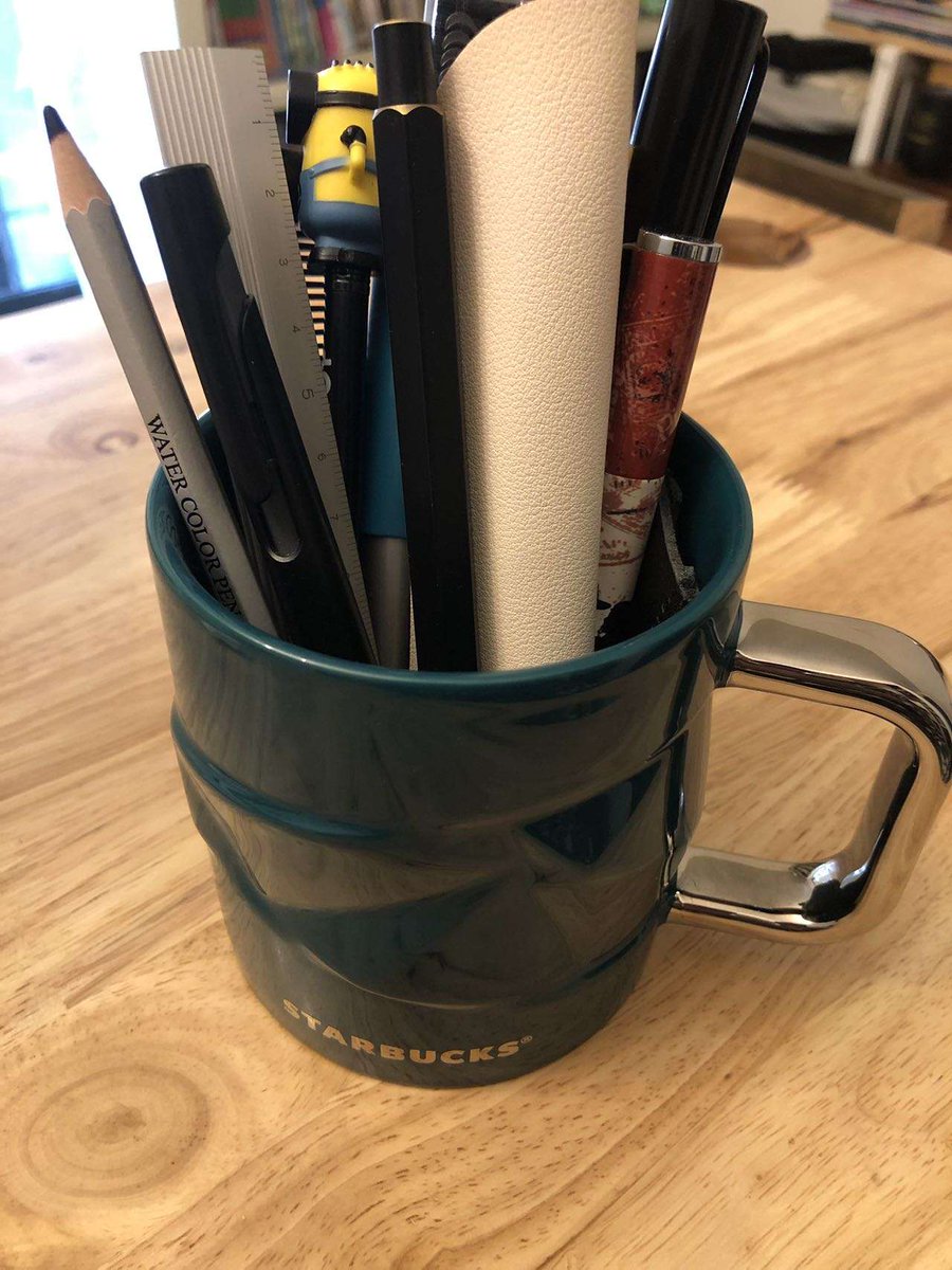 nge0811's tweet photo. Transform an old mason jar into a cute pencil holder! Just add some colorful twine and a printed quote—super easy DIY for your desk. https://t.co/j6lMGUQNqg