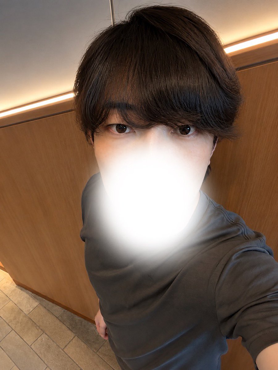 maooasis7's tweet photo. マオはよくボケて滑るので、僕の隣は涼しいらしいです🎐

この夏の避暑地にどうですか？ https://t.co/xFiyKgWCvn