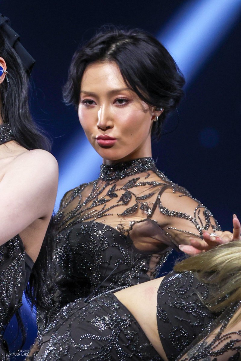 SunMoonLake_MMM's tweet photo. 특별한 날에는 언제나 네가 가장 보고 싶어！
혜진아, 생일 축하해🫶
우리는 언제나 네 편이야！
#HappyHwasaDay 
#나원하는건_좋은화사생일 
#마마무 #화사 #MAMAMOO #HWASA 
#이삭토순이 https://t.co/ltJx9fQLfd