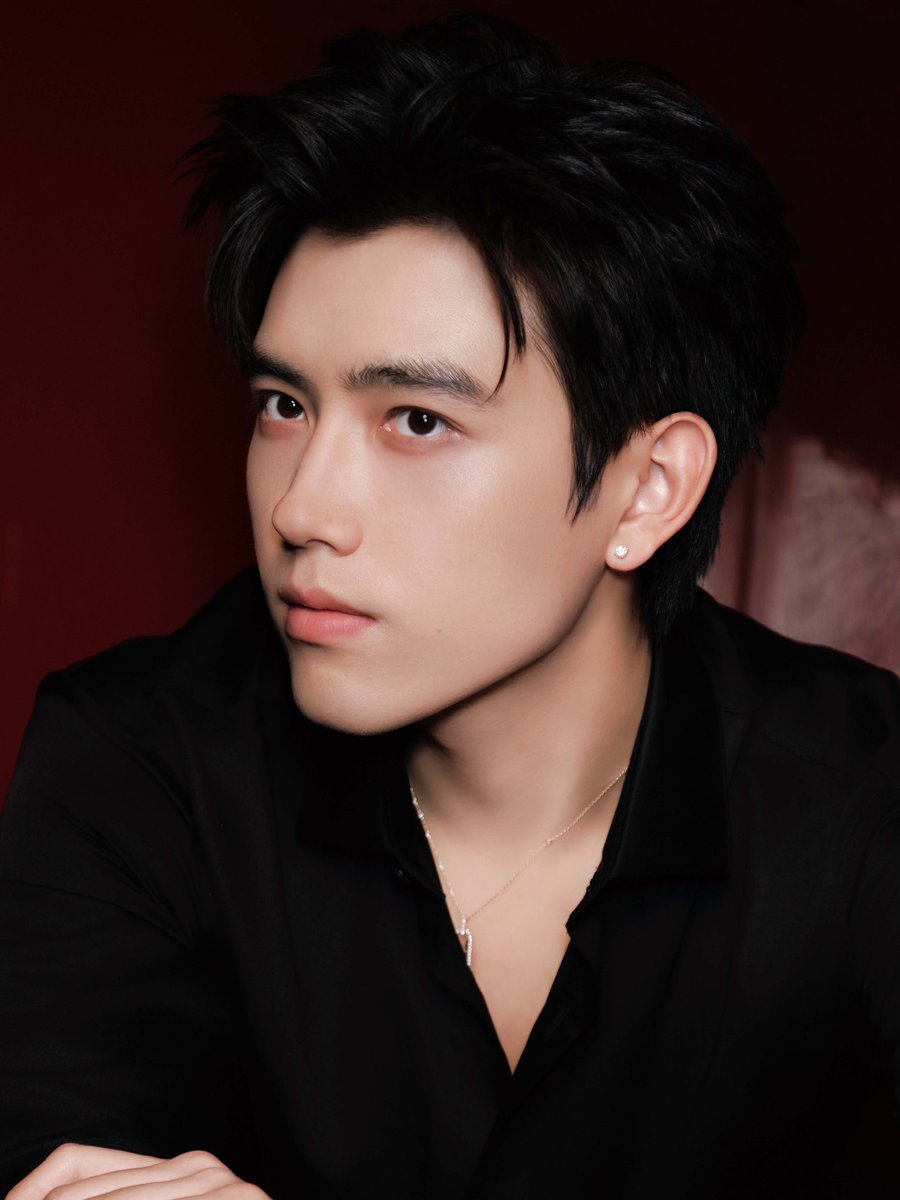 YoukuOfficial's tweet photo. #ArthurChen #ChenFeiyu making every frame a heart-fluttering moment. 

#陈飞宇 

#YOUKU #优酷 https://t.co/RuVmsC7iek
