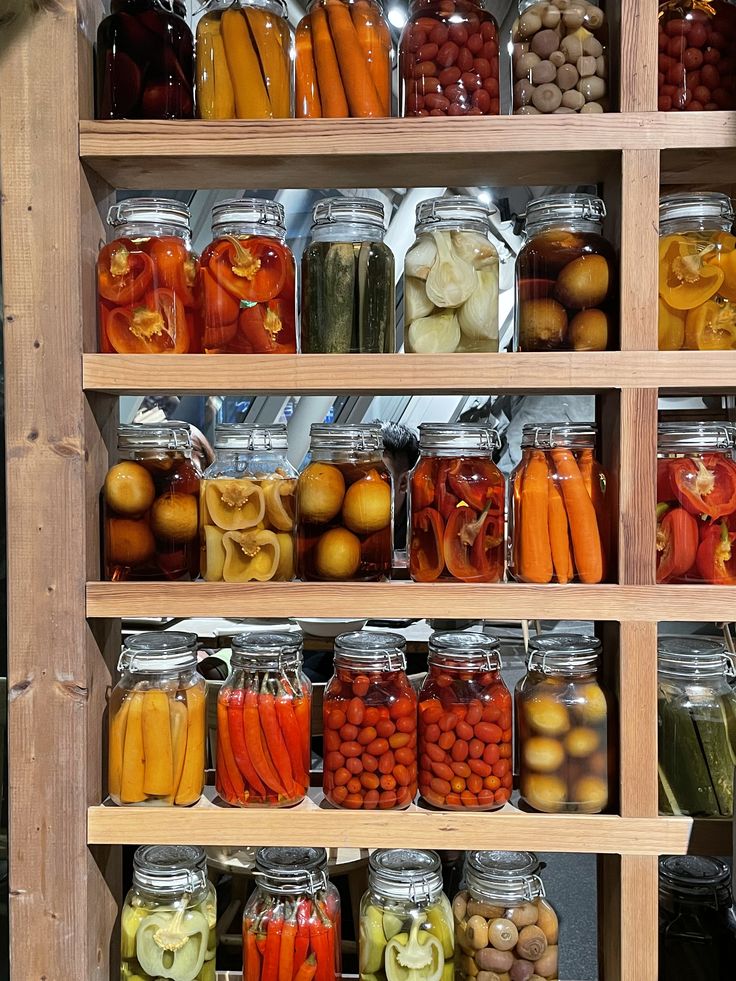 healthnutritipz's tweet photo. Vegetables to boost gut health:

Carrots.
Cabbage.
Okra.
Spinach.
Beetroot.
Cucumber.
Fermented veg.

Fiber feeds the gut.
Bitter foods stimulate digestion.
Color feeds bacteria.

Your gut loves variety. https://t.co/xLBHvW89iG