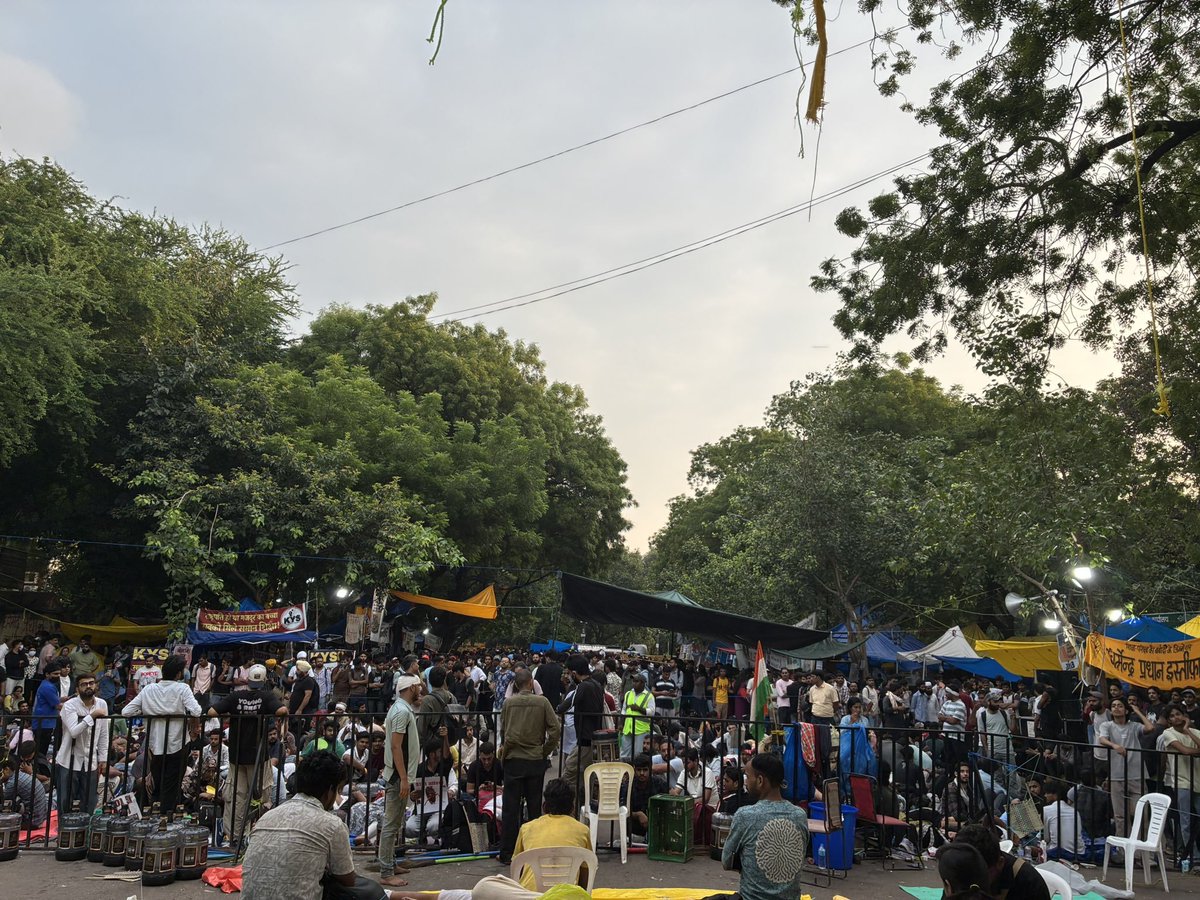 CJP_for_India's tweet photo. Day 34 at Jantar Mantar

Youths are here against corrupt education system.

@CJP_for_India https://t.co/DkIEUnSk8a