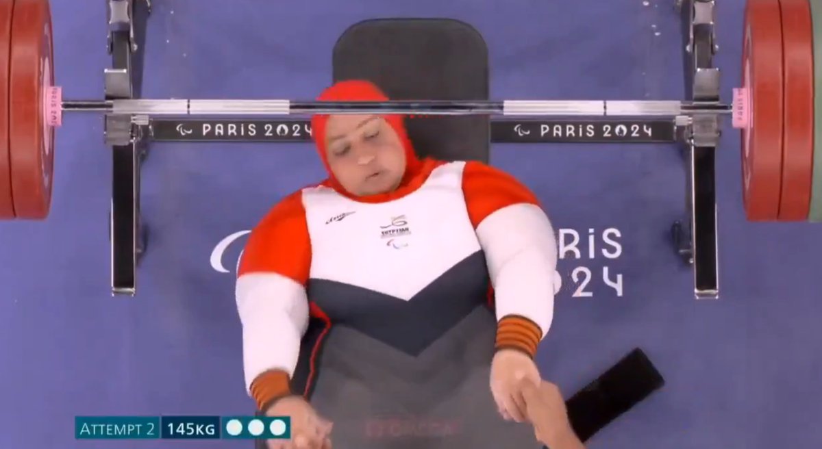 ESixus's tweet photo. @TheUFCArchive Cheers about lifting weight...
Can't even lift her own ass off the bench. https://t.co/vmo5OESVeW