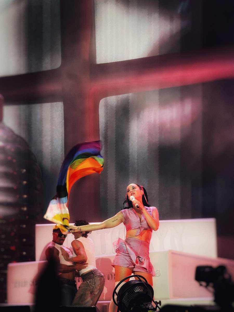 accesskatyperry's tweet photo. 🍒 https://t.co/k1WtH3agQ2