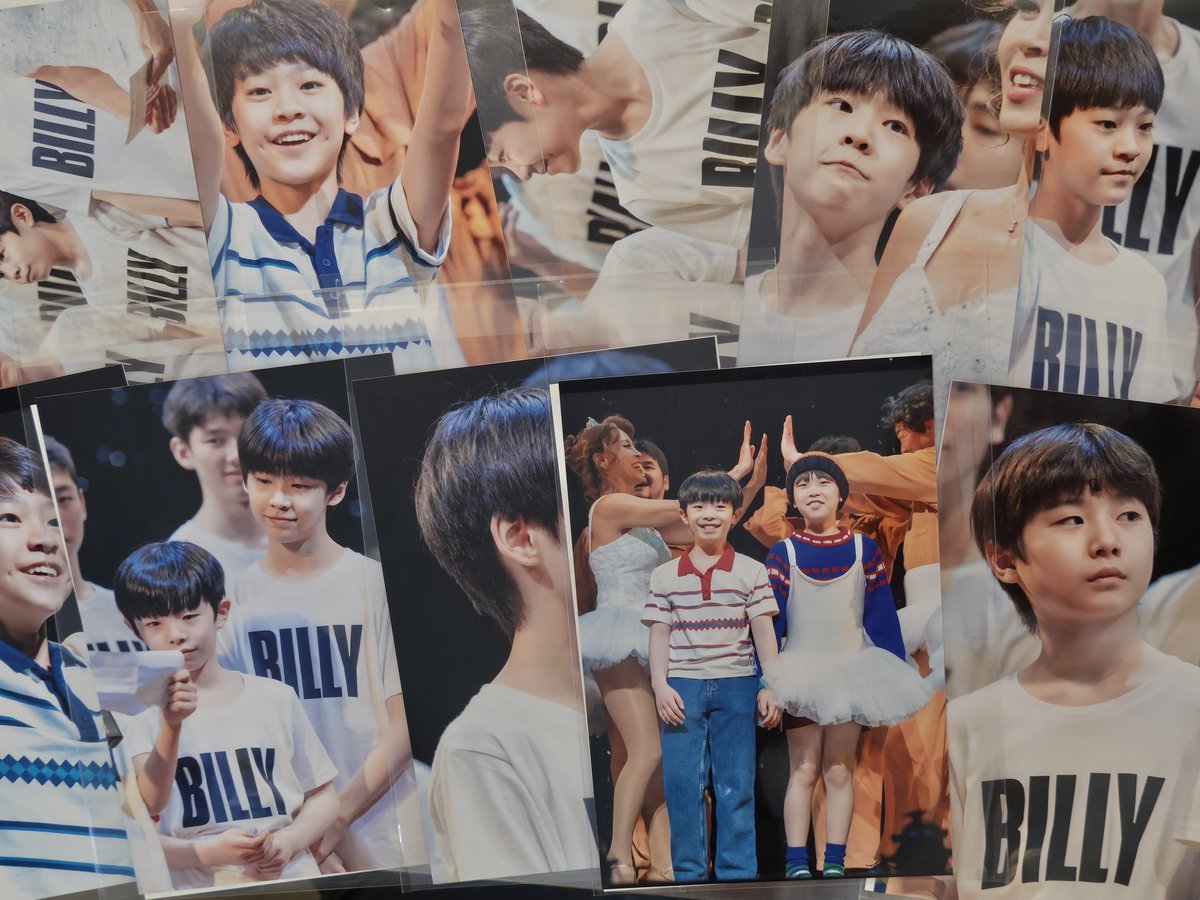 hobby_heavy's tweet photo. 안녕하세요🙇‍♀️
소소한 추억삼아 빌리사진을 나눔합니다
랜덤 2장이고요 근데 뭐 보고 골라가셔도 됩니다....
오늘부터 저녁공연 전에 나눔할게요
작은관심 부탁드립니당 https://t.co/WJdy4Fblav
