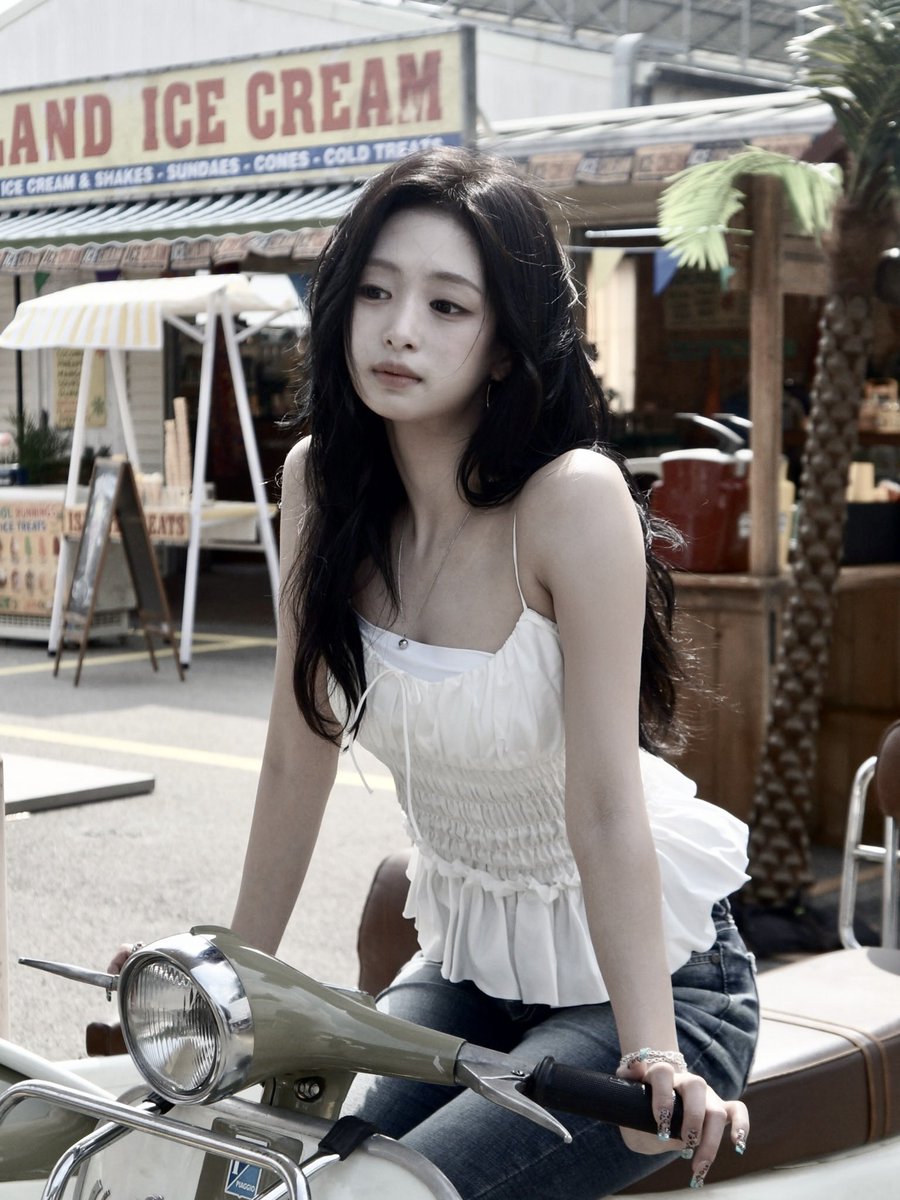 ahyeonnv's tweet photo. I like it, like it when I'm next to you! 🥨 https://t.co/3xFizUBoOm