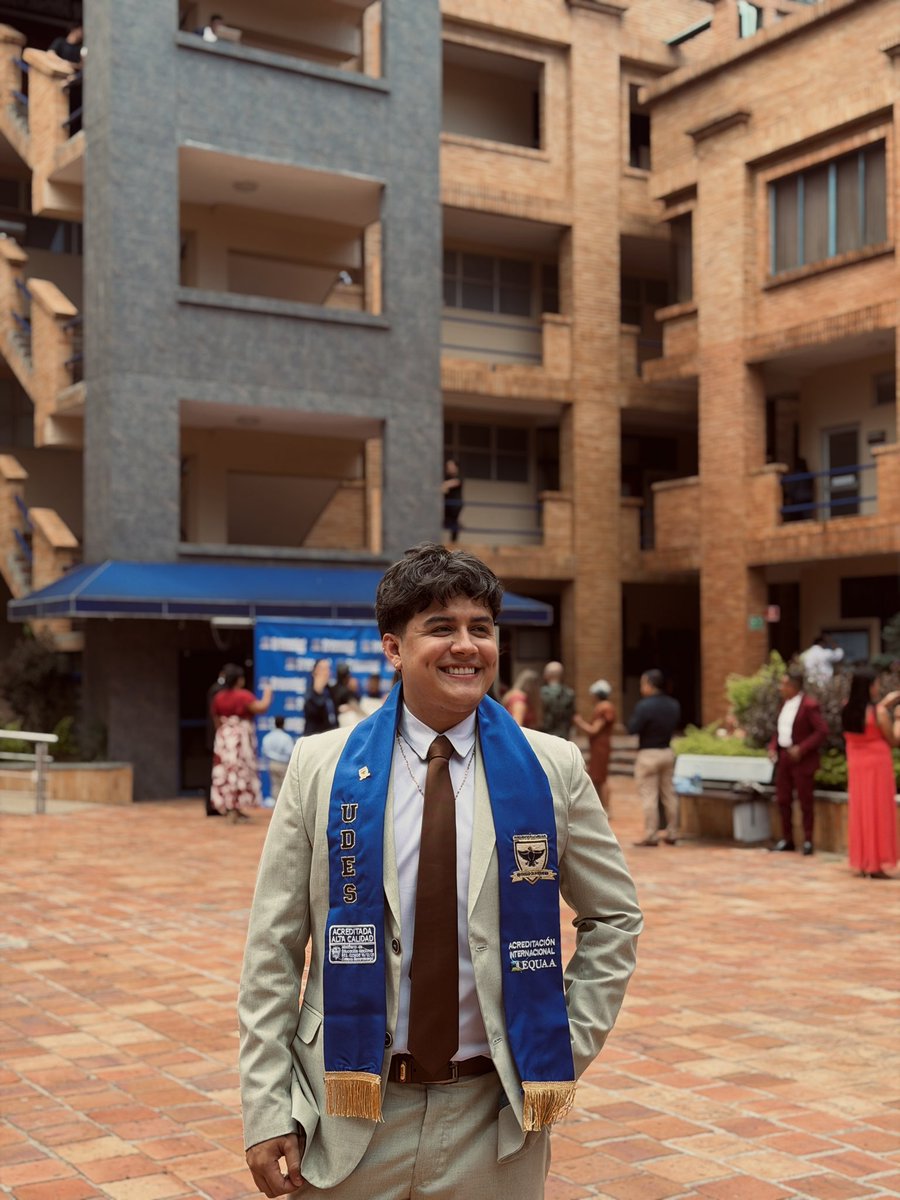 Andresq_20's tweet photo. Oficialmente Bacteriólogo y laboratorista clínico 🎓🤞🏼 https://t.co/ZvpD10YJxV