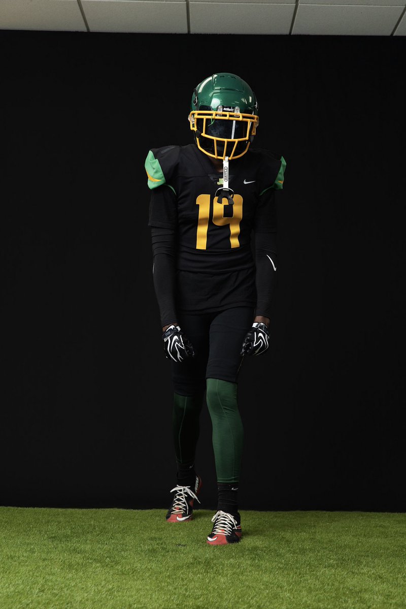 Dburts11's tweet photo. Hungry. Coachable. Ready to compete.
📍Jackson Olin 
🏈 WR | 6’2” | Class of 2028
Looking to build relationships with college coaches. Highlights dropping soon.
#RecruitMe #ClassOf2028 #WR https://t.co/rQz16MN9oa