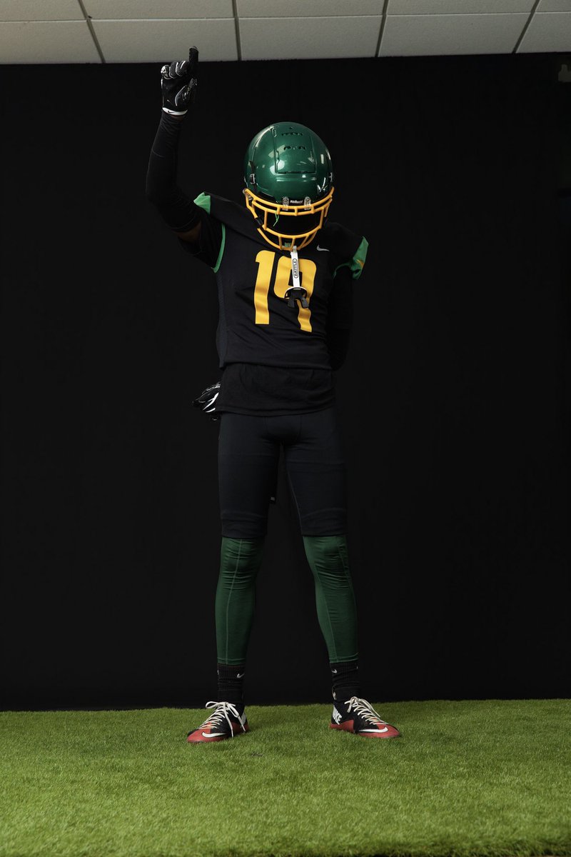 Dburts11's tweet photo. Hungry. Coachable. Ready to compete.
📍Jackson Olin 
🏈 WR | 6’2” | Class of 2028
Looking to build relationships with college coaches. Highlights dropping soon.
#RecruitMe #ClassOf2028 #WR https://t.co/rQz16MN9oa