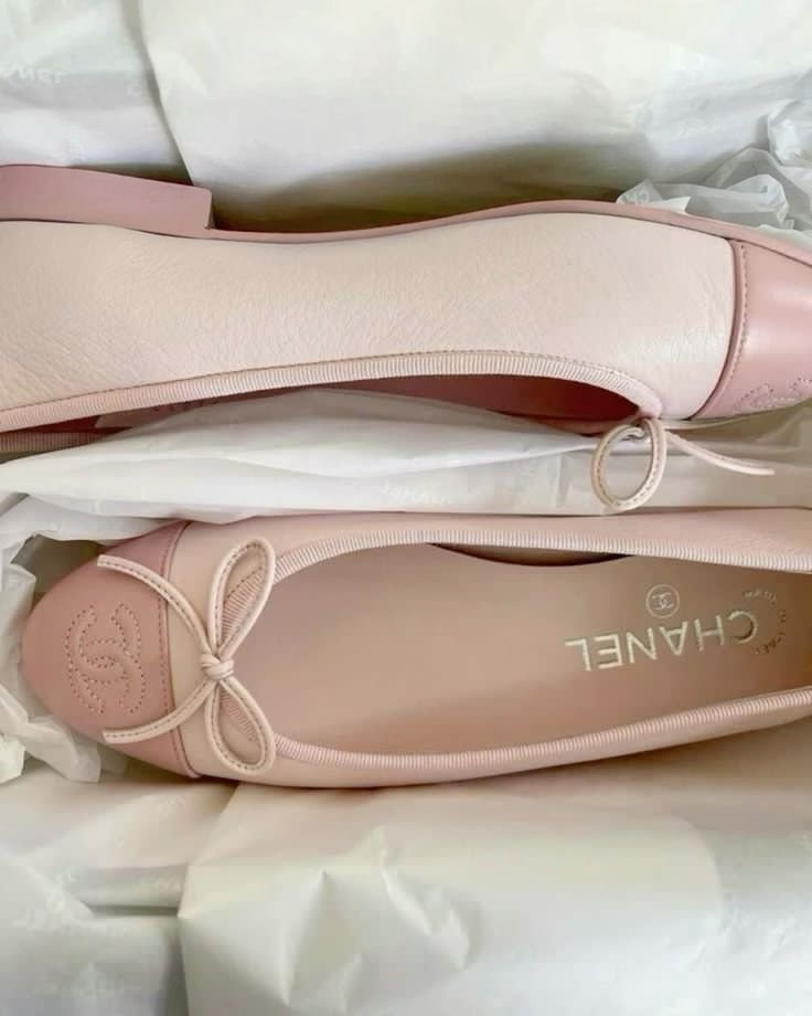 softtinted's tweet photo. blush chanel ballet flats https://t.co/3Z39v5lEor