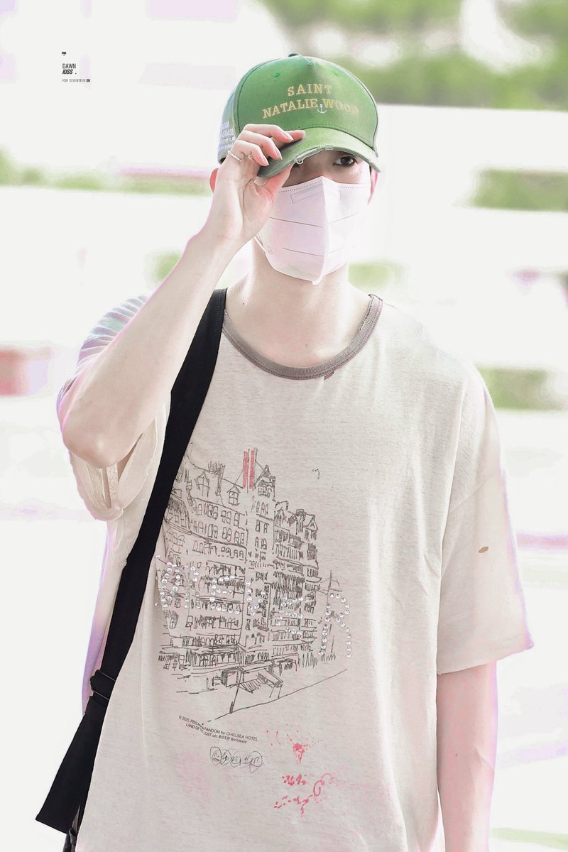 DawnKiss97218's tweet photo. 260723 ICN HD

파이팅!

#SEVENTEEN #DK #도겸 
#이석민 #ドギョム
@pledis_17 https://t.co/AwvrmJrFH3