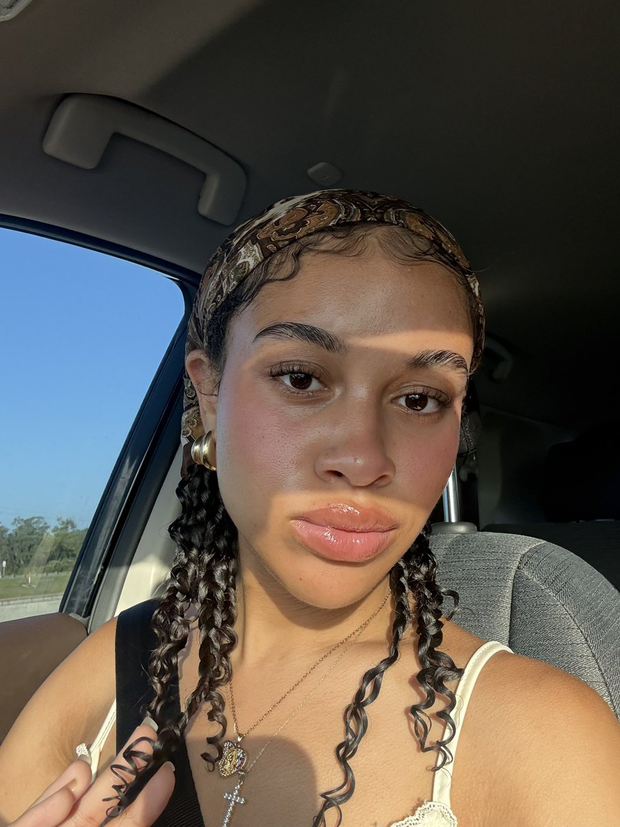 PhelpsDasia's tweet photo. driving to my baby https://t.co/zsqwDWsjHQ