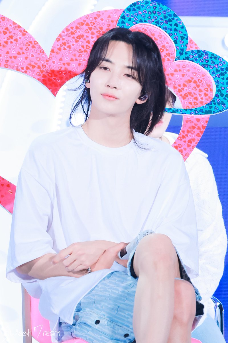 윤한루 tweet media
