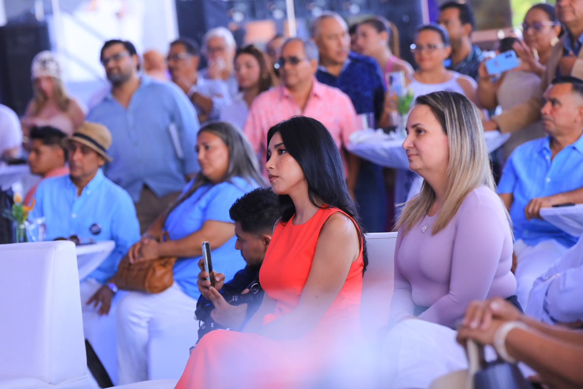 DaniaGonzalz's tweet photo. La transformación digital sigue abriendo nuevas oportunidades para el turismo salvadoreño. 

Durante el lanzamiento de TURS conocimos una plataforma que, a través de inteligencia artificial permitirá conectar a viajeros de todo el mundo con la oferta turística nacional de una forma más simple, rápida y sin barreras de idioma. 🇸🇻

💻: https://t.co/QjQxwUwDqT